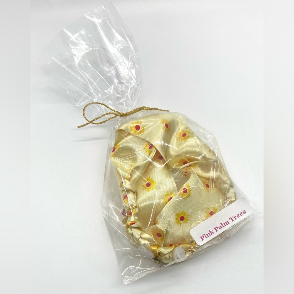 Yellow Pink Mod Flower Pattern Satin Scarf Necklace Gold Charm Boho Preppy Retro - Picture 4 of 9